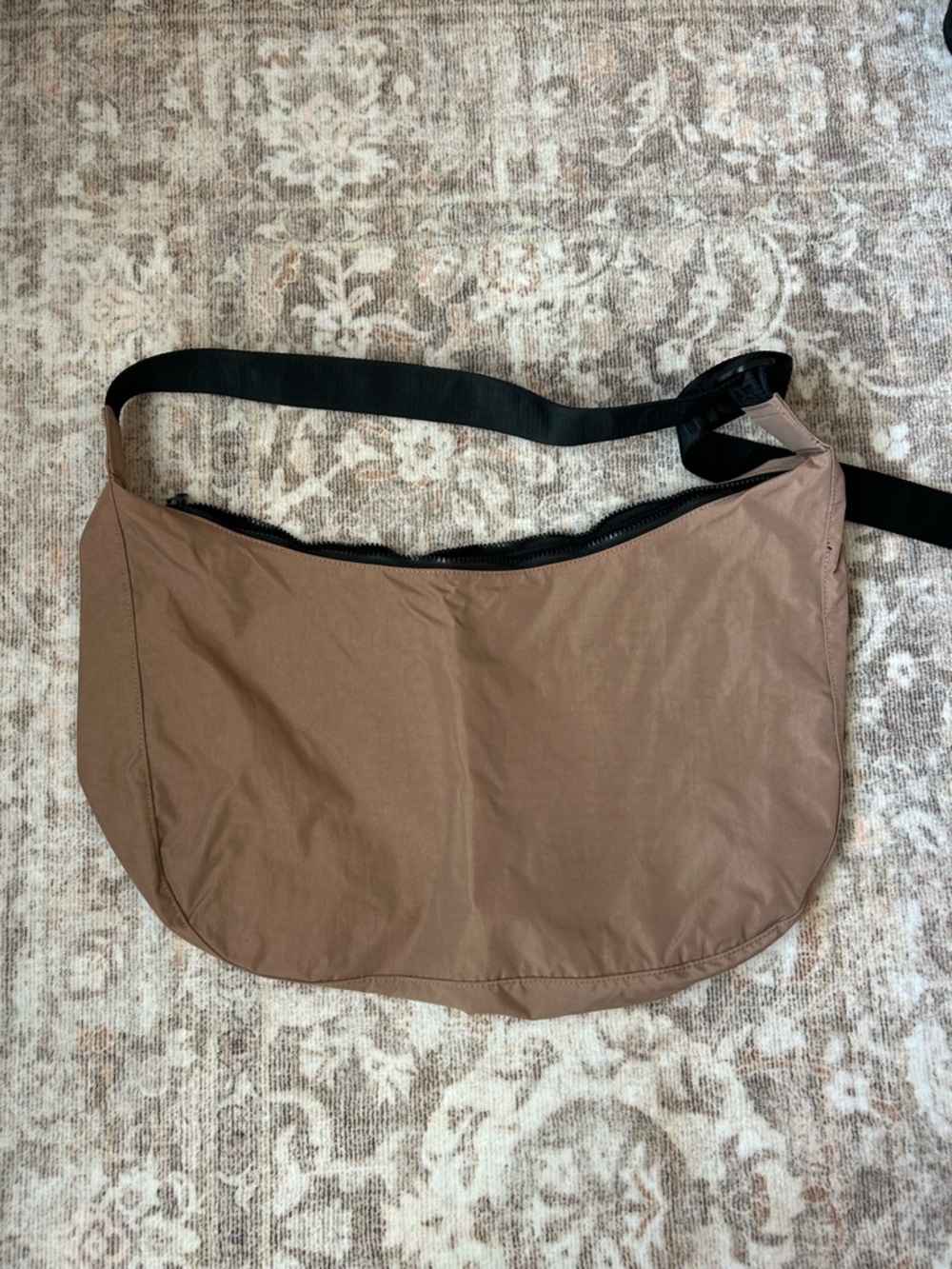 SOLD BAGGU Large crescent